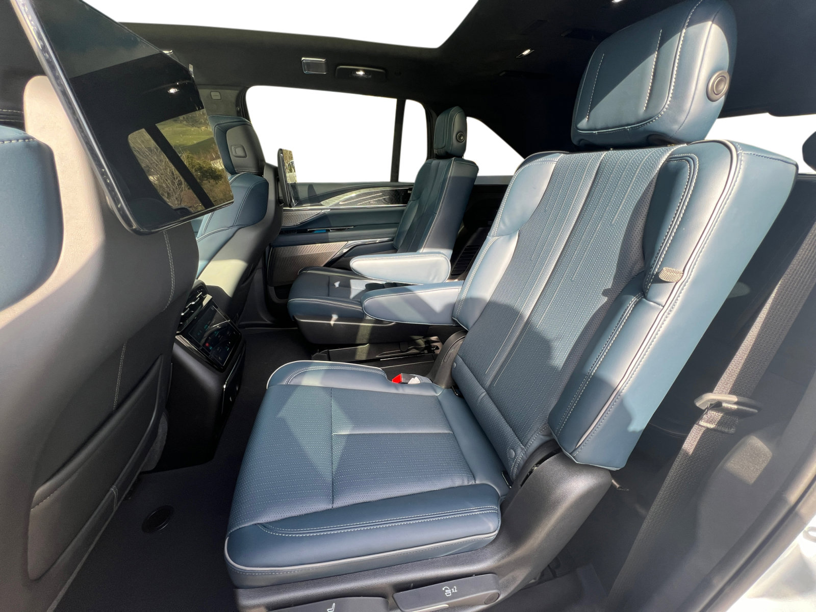 New 2025 Cadillac Escalade IQ Luxury 2 image 16