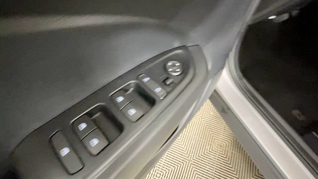 Used 2025 Hyundai Venue SE FWD image 17