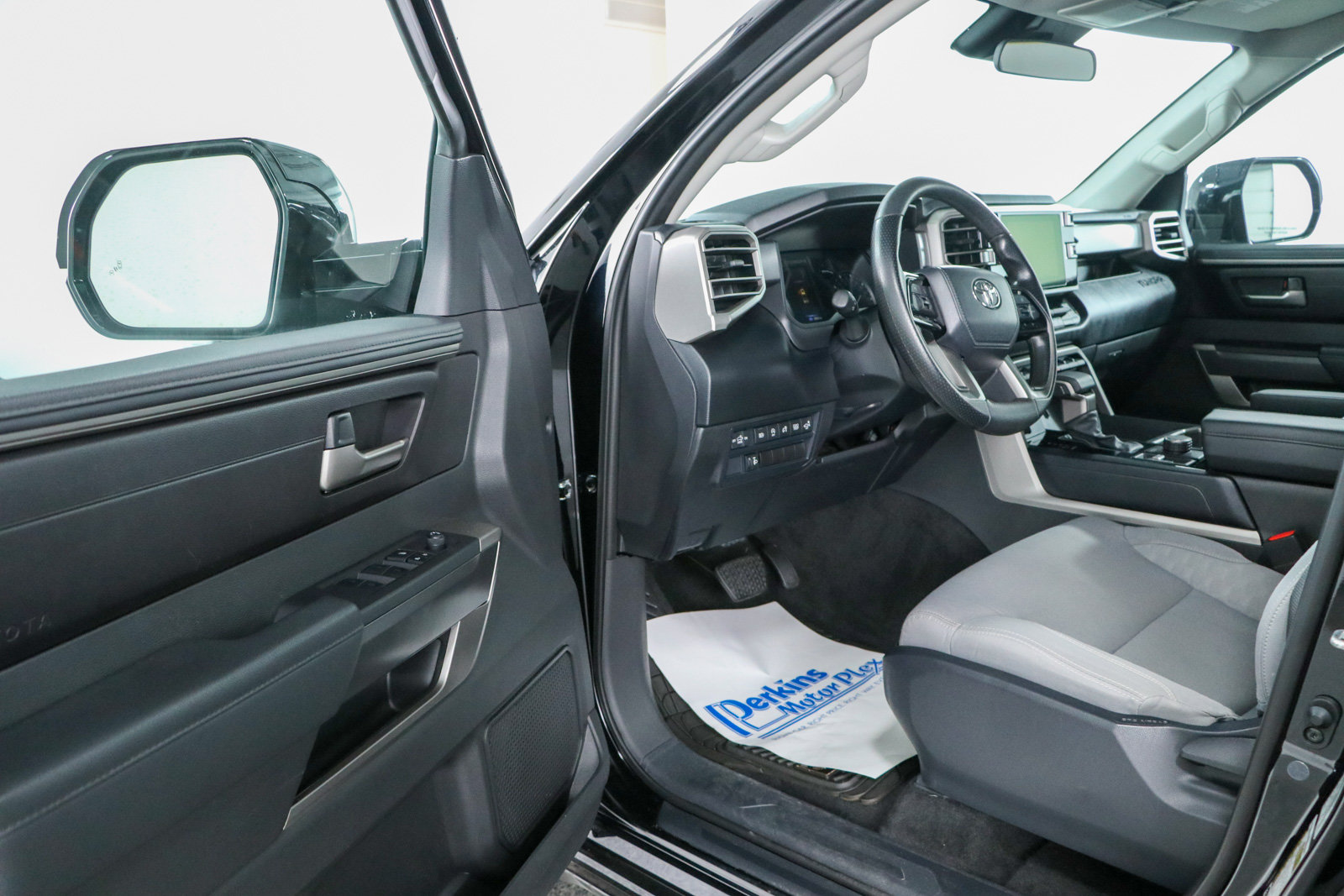 Used 2024 Toyota Tundra SR5 w/ SR5 Convenience Package AWD/4WD image 3