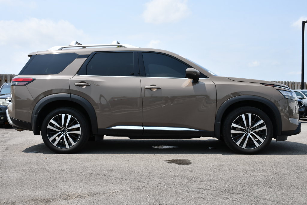 Used 2024 Nissan Pathfinder Platinum w/ Cargo Package AWD/4WD image 8