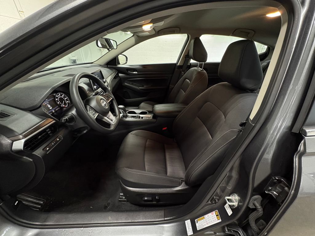 Used 2024 Nissan Altima 2.5 SV image 18