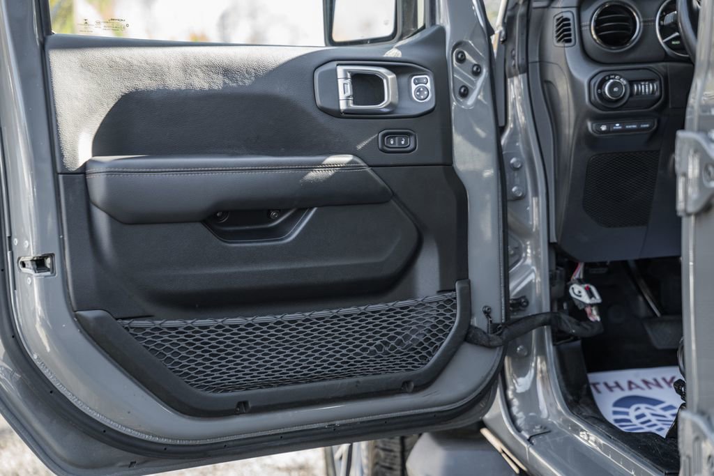 Used 2022 Jeep Wrangler Unlimited Sahara image 33