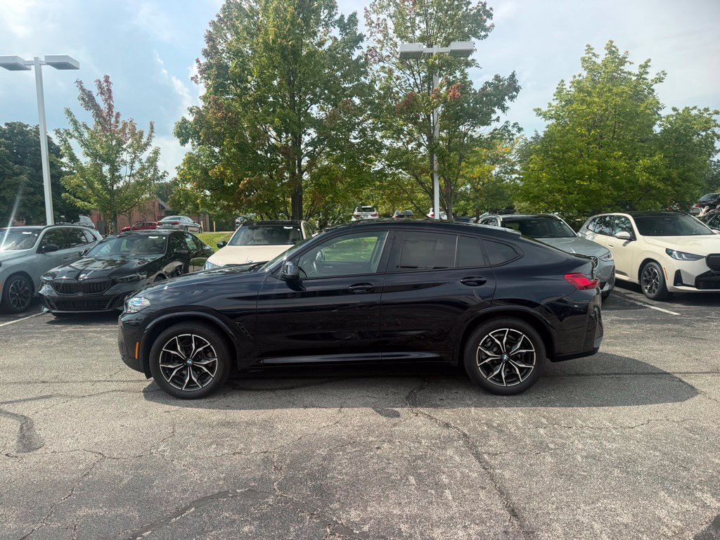 Used 2024 BMW X4 xDrive30i w/ Premium Package AWD/4WD image 4