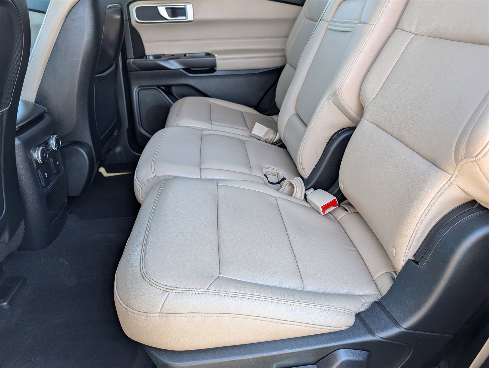 Used 2020 Ford Explorer XLT w/ Equipment Group 202A image 17