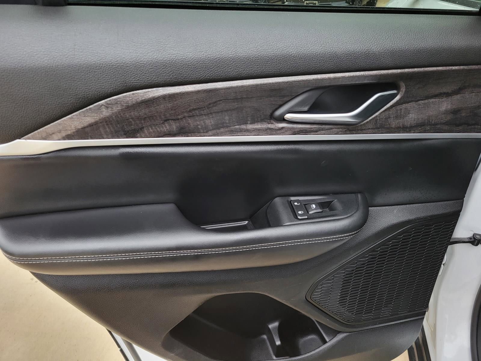 Used 2023 Jeep Grand Cherokee Limited w/ Black Appearance Package image 10