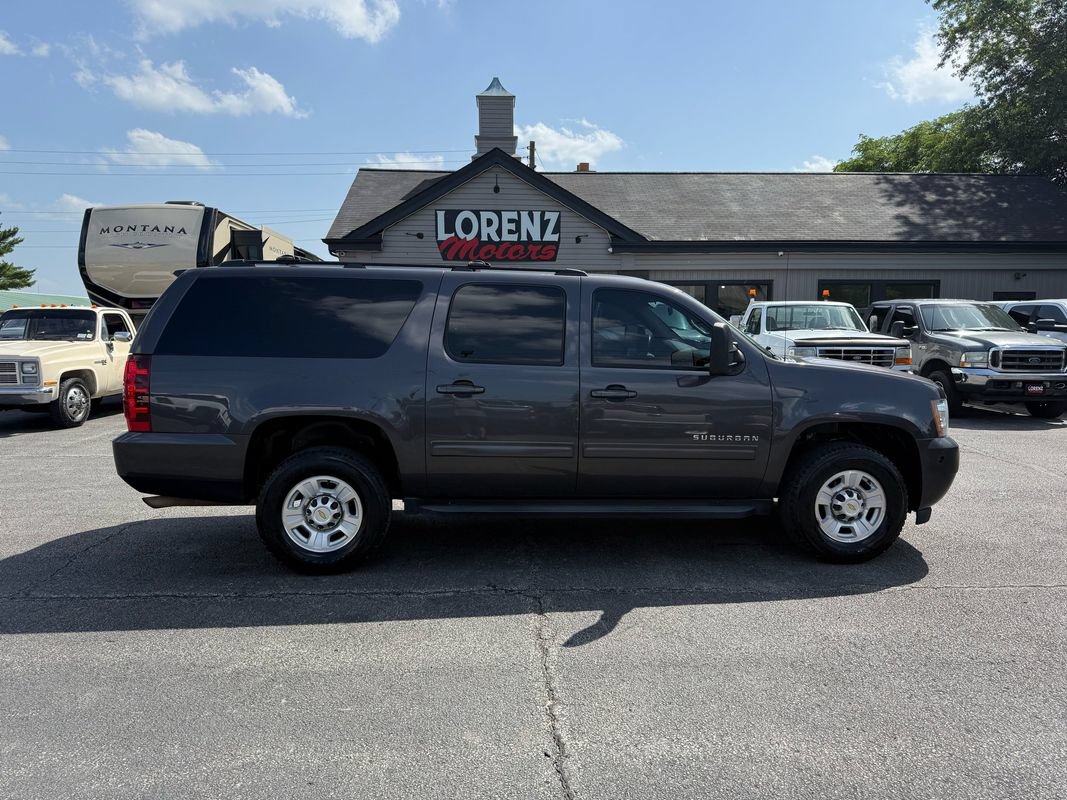 Used 2011 Chevrolet Suburban 2500 LS w/ Skid Plate Package AWD/4WD image 5