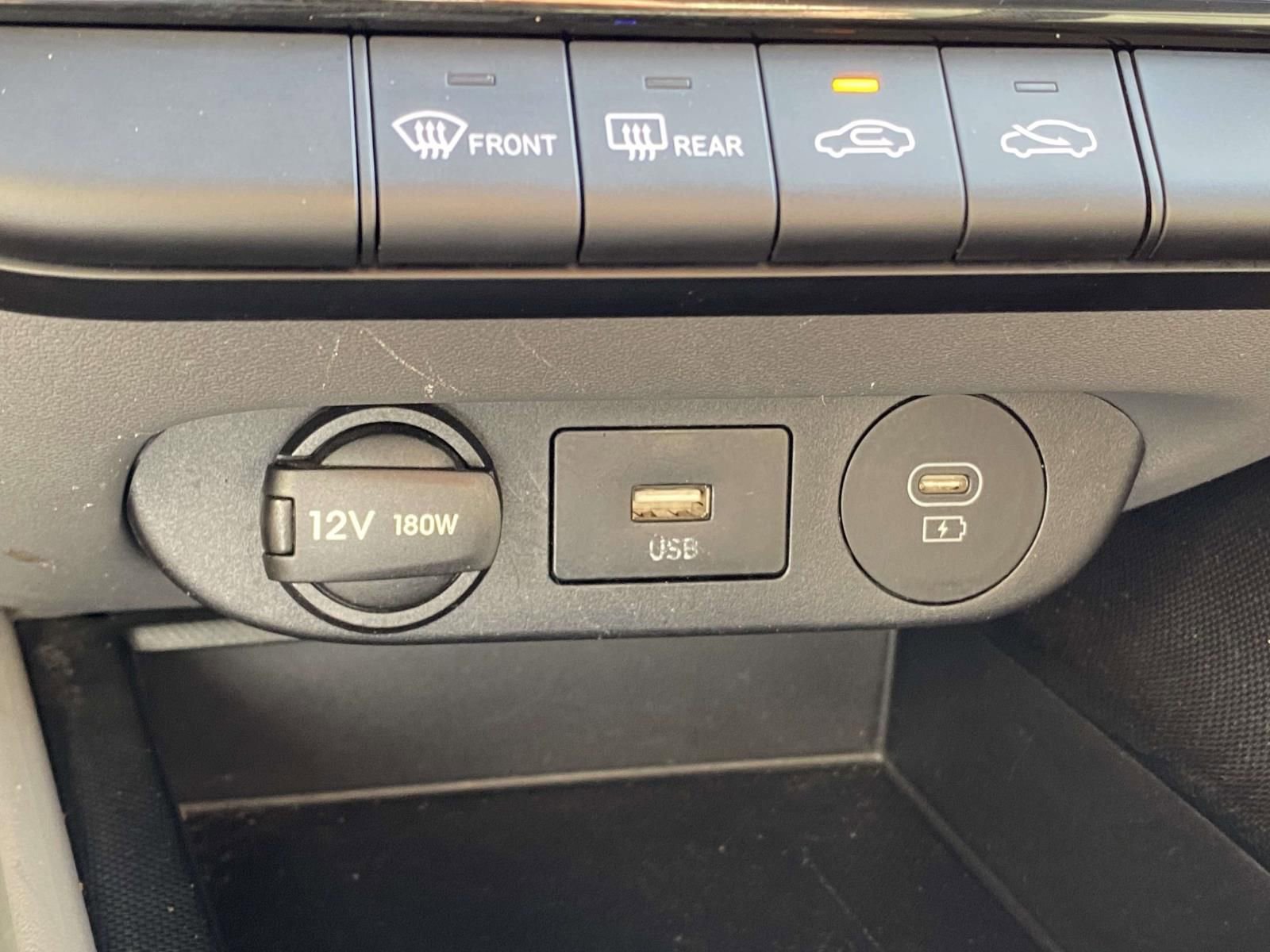 Used 2024 Hyundai Elantra SEL FWD image 30