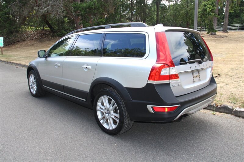 Used 2016 Volvo XC70 T5 Premier w/ Proximity Package AWD/4WD image 4