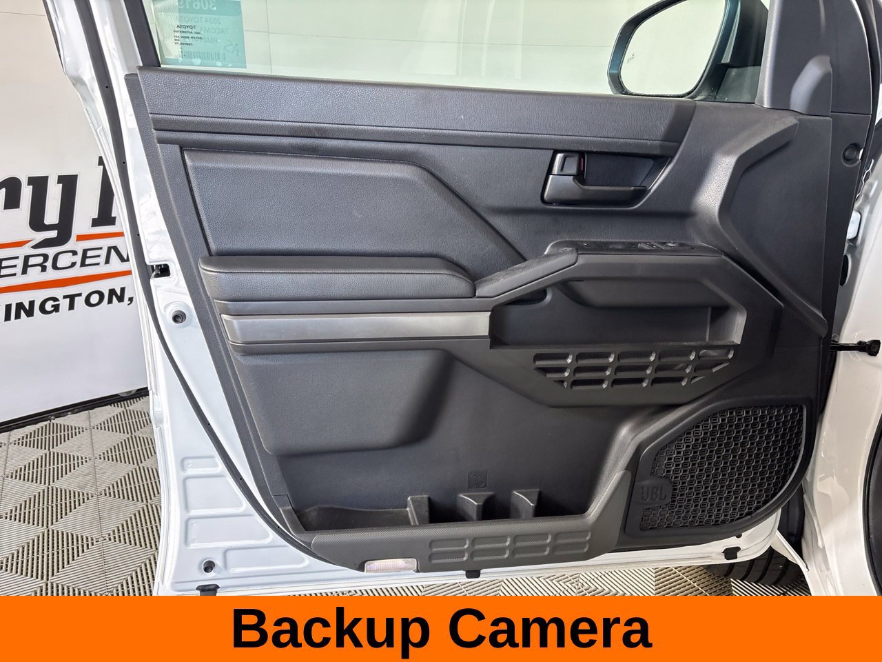 Used 2024 Toyota Tacoma SR5 AWD/4WD image 10