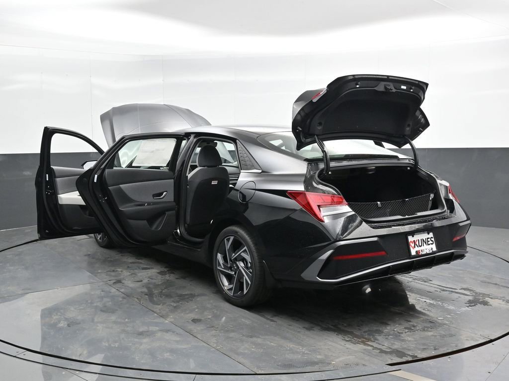 Used 2025 Hyundai Elantra Limited FWD image 56