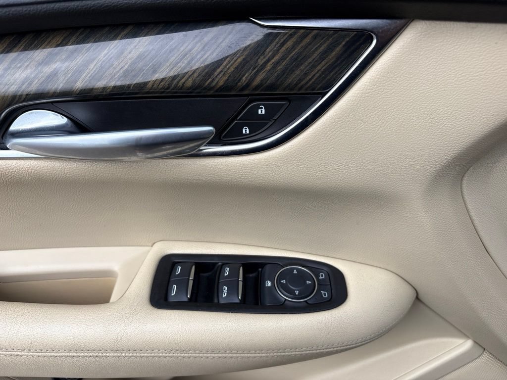 Used 2017 Cadillac XT5 FWD image 16