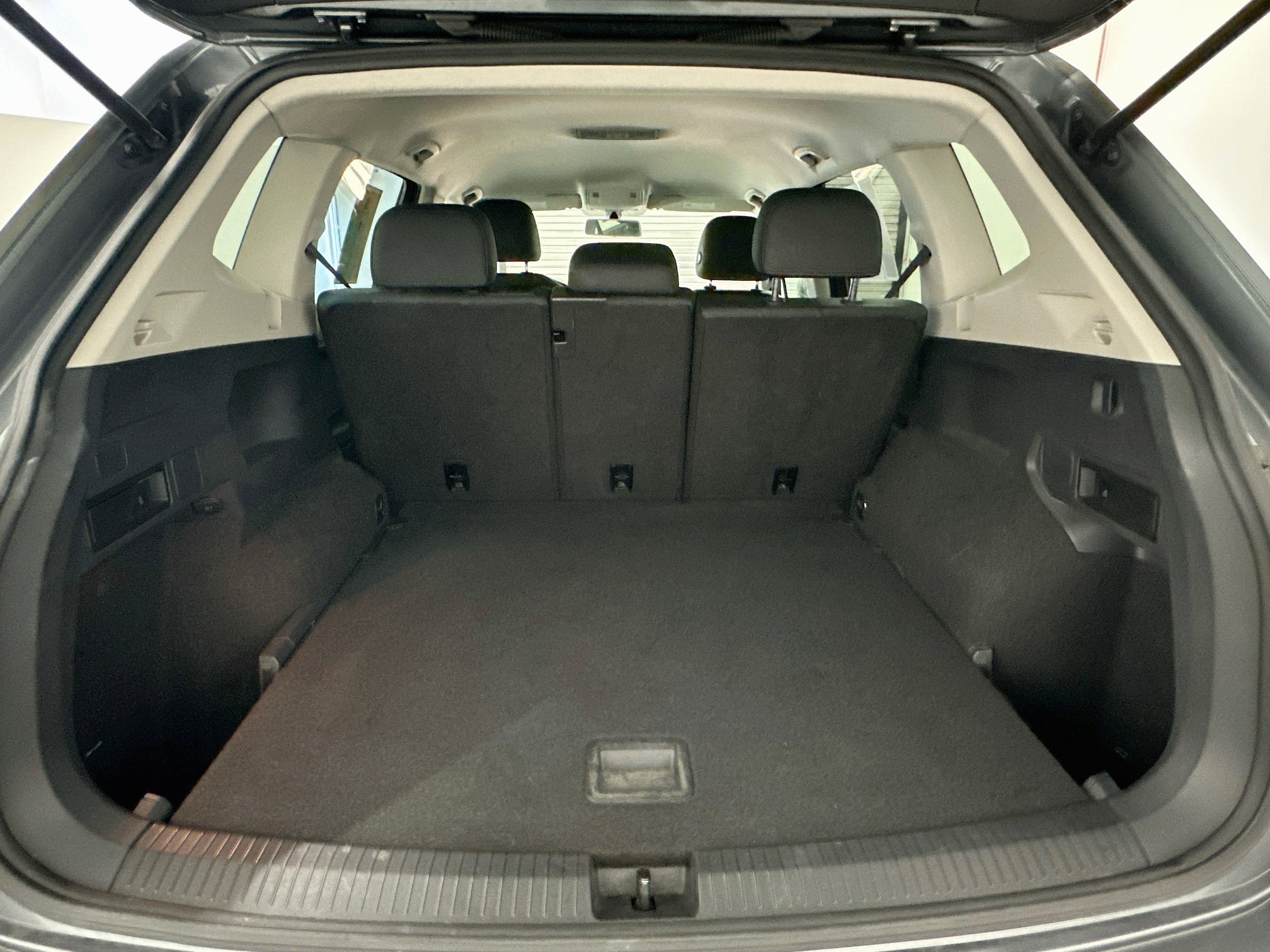 Used 2019 Volkswagen Tiguan SE AWD/4WD image 29