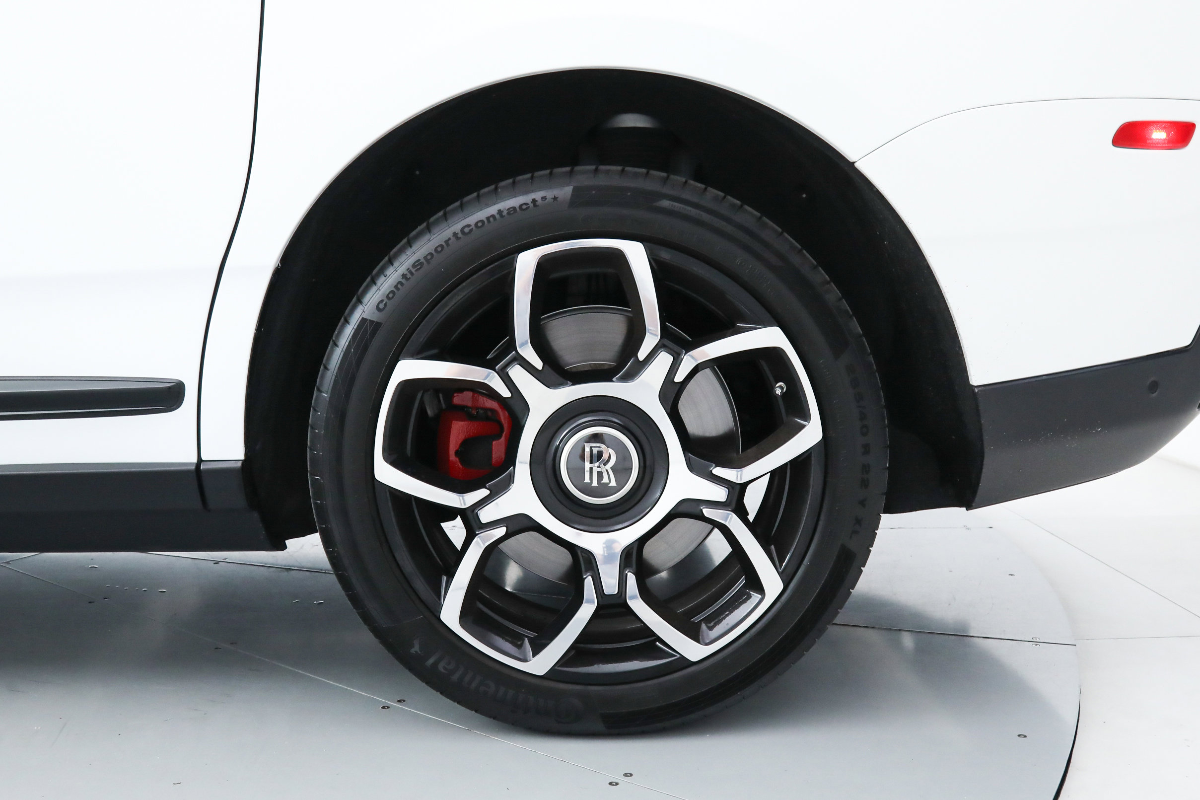 Used 2023 Rolls-Royce Cullinan Black Badge w/ Dark Exterior Package image 48