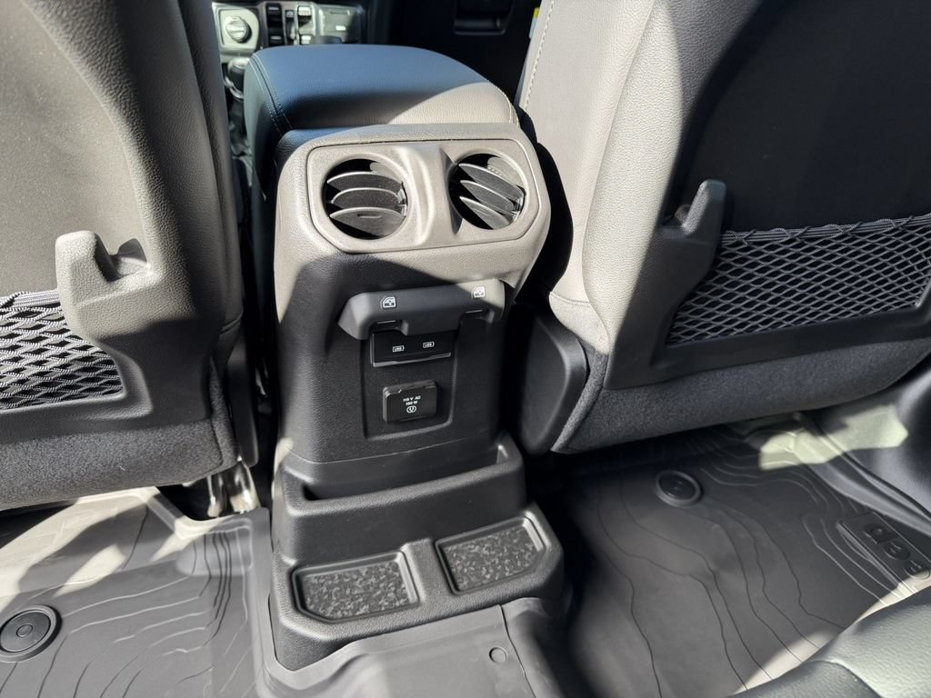 New 2026 Jeep Wrangler Unlimited Sahara AWD/4WD image 15
