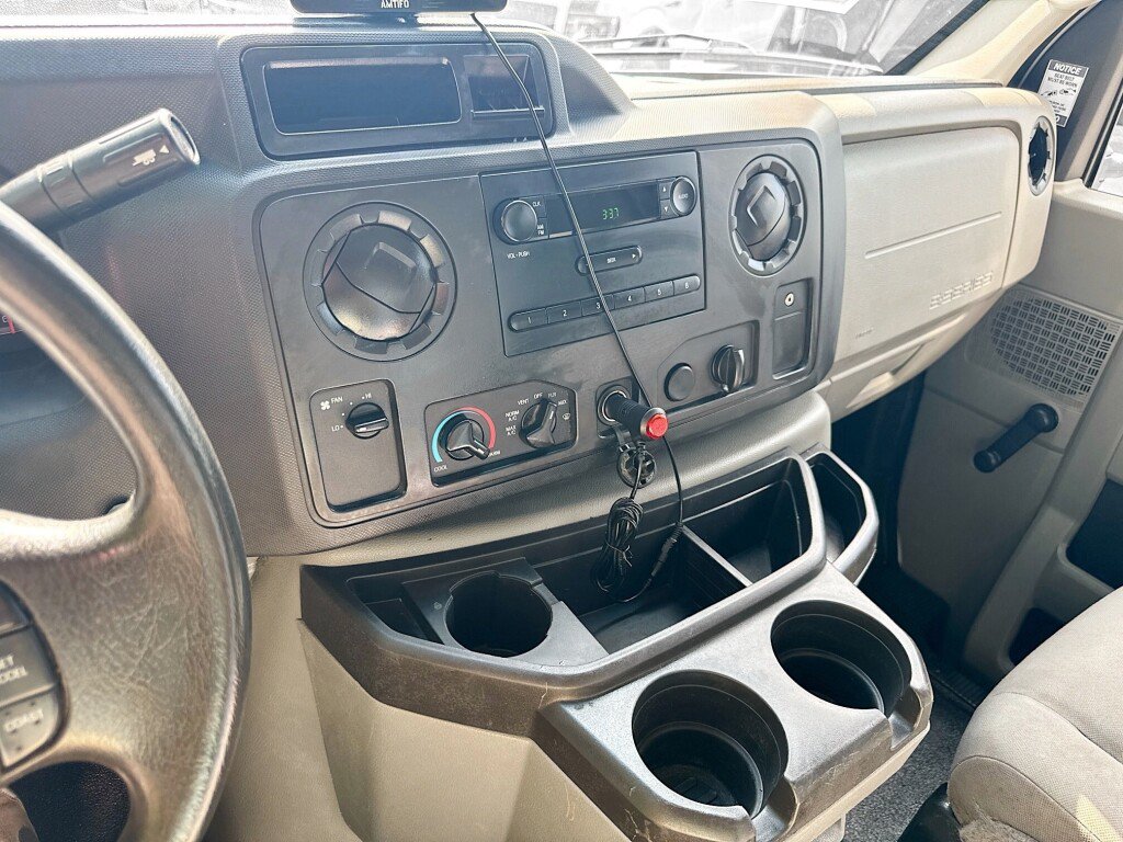 Used 2015 Ford E-350 and Econoline 350 Super Duty RWD image 16