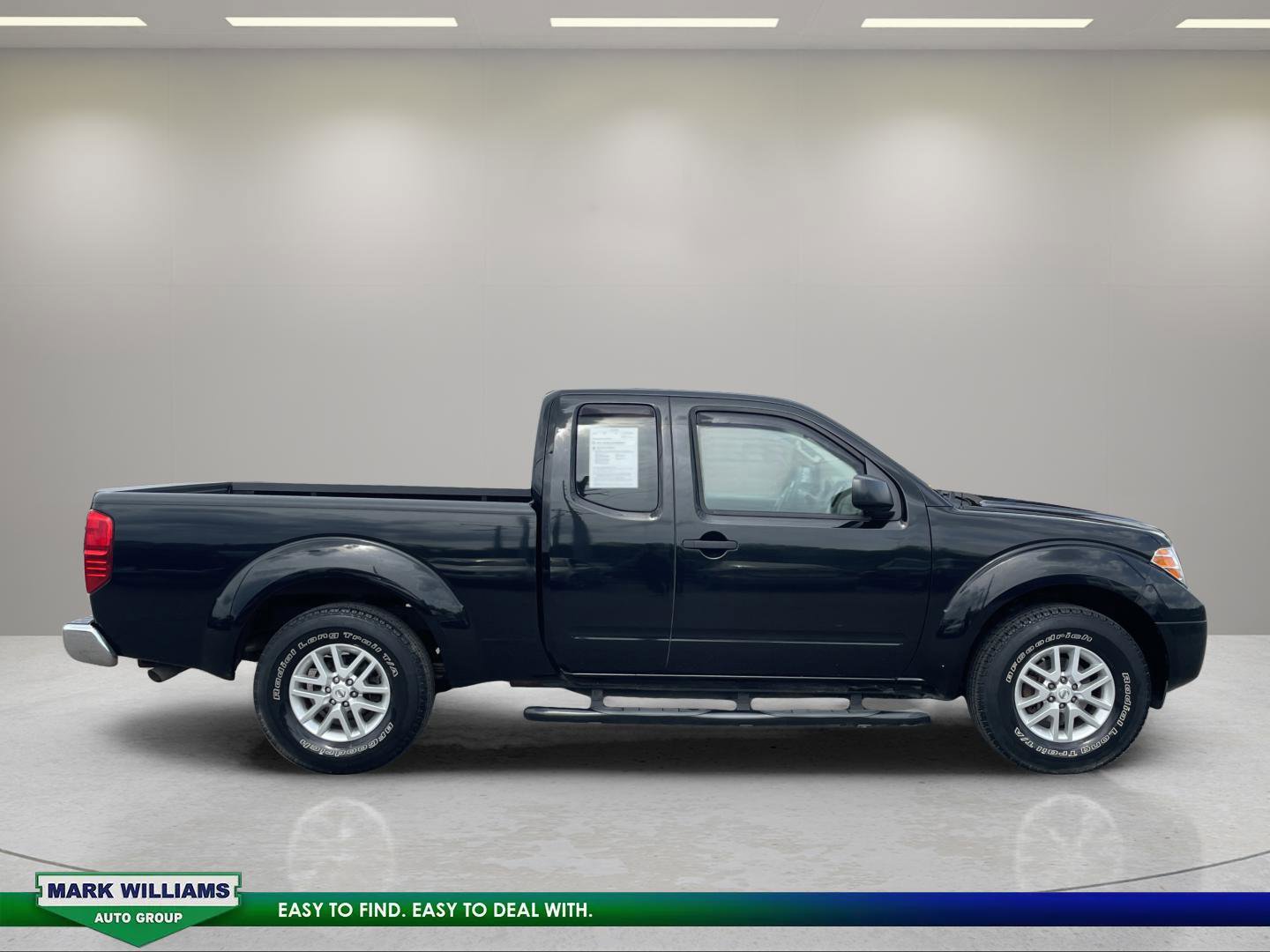Used 2015 Nissan Frontier SV image 2