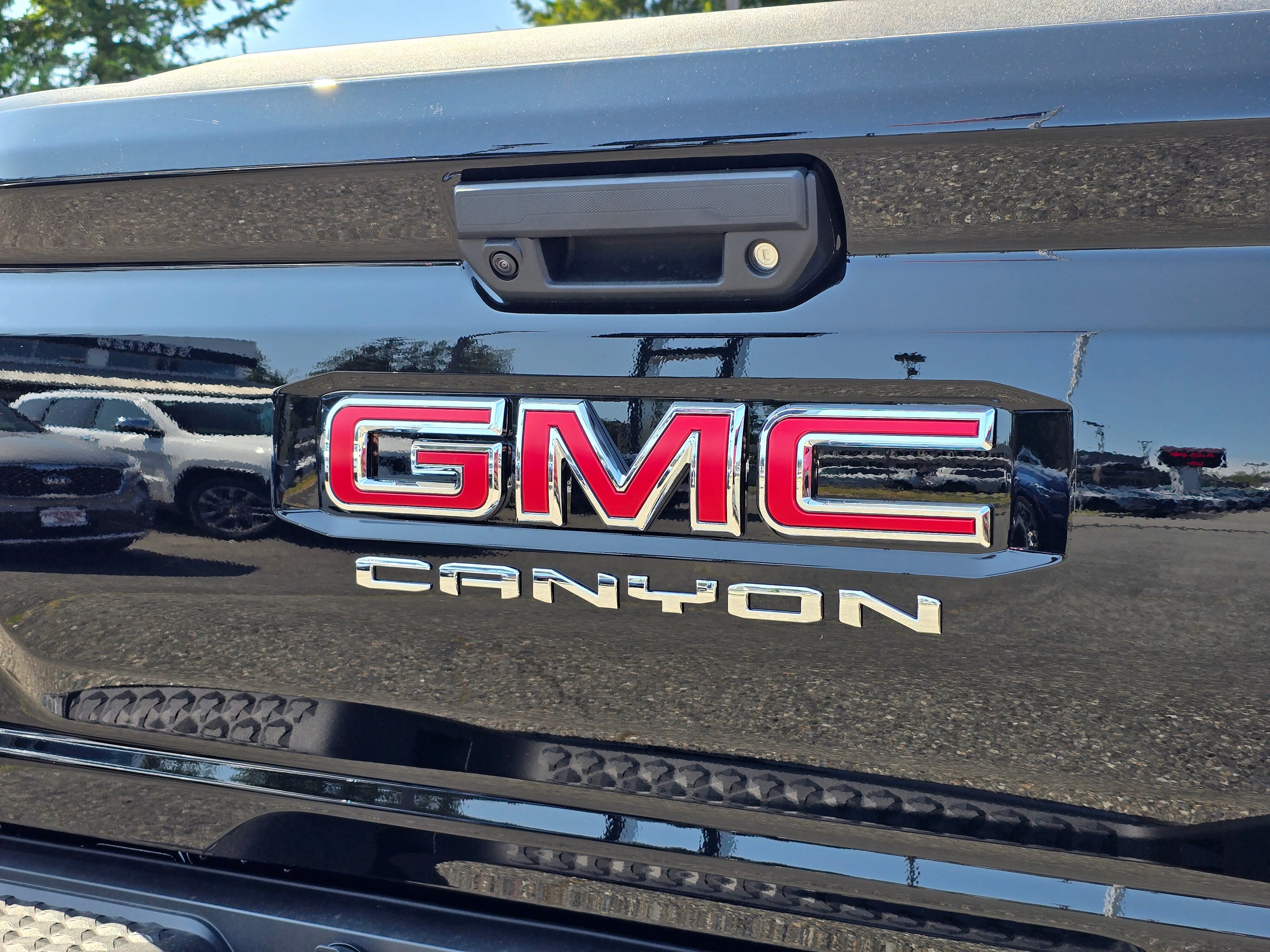 New 2025 GMC Canyon Elevation w/ Convenience Package image 15