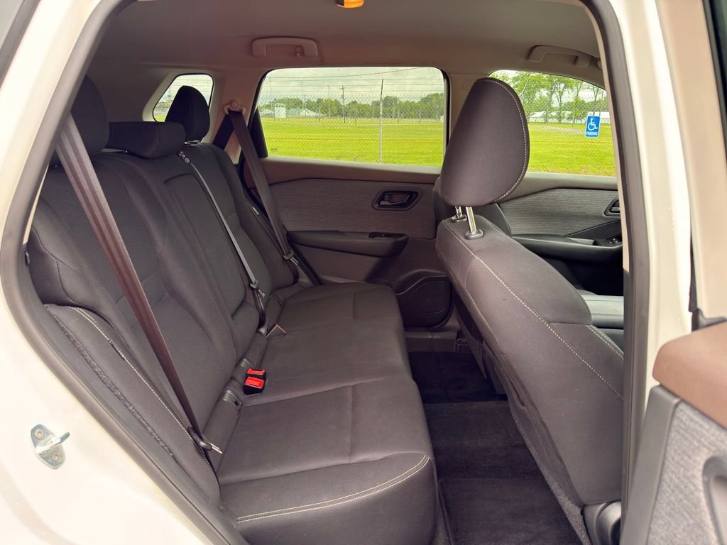 Used 2023 Nissan Rogue S AWD/4WD image 28