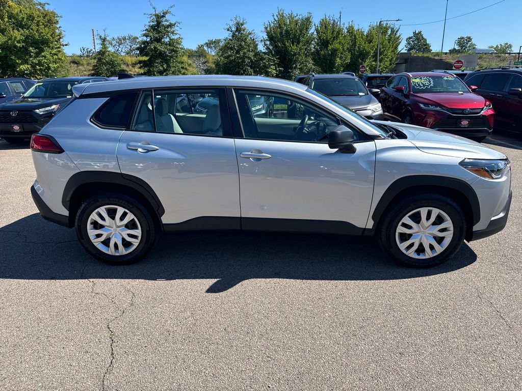 Used 2024 Toyota Corolla Cross L AWD/4WD image 9