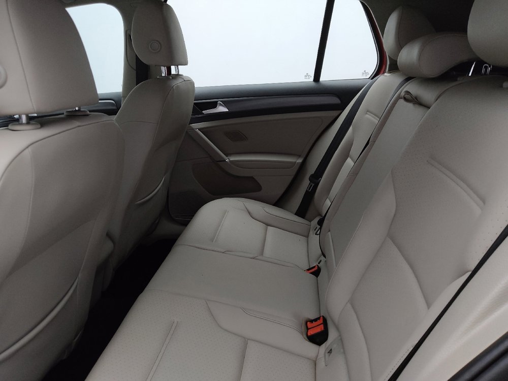 Used 2018 Volkswagen Golf SE image 18
