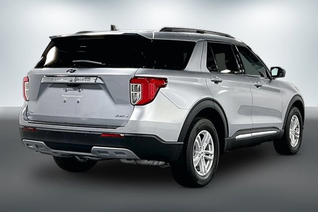 Used 2024 Ford Explorer XLT w/ Equipment Group 202A AWD/4WD image 7