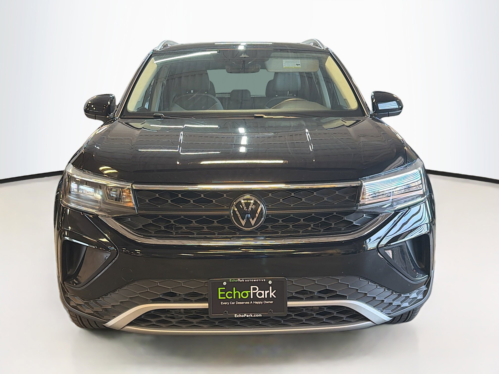 Used 2024 Volkswagen Taos SE image 2