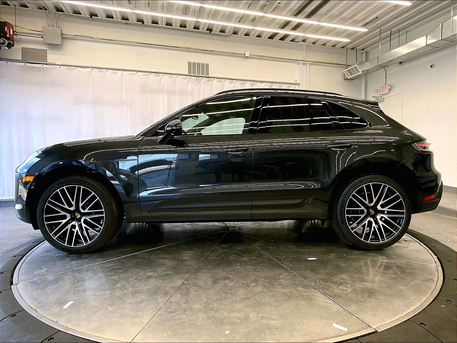 Certified 2026 Porsche Macan AWD/4WD image 2