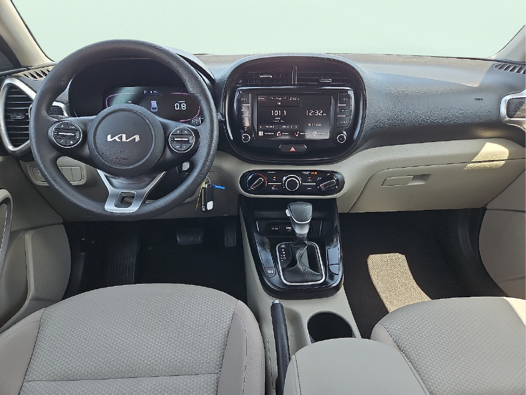 Used 2023 Kia Soul LX FWD image 13