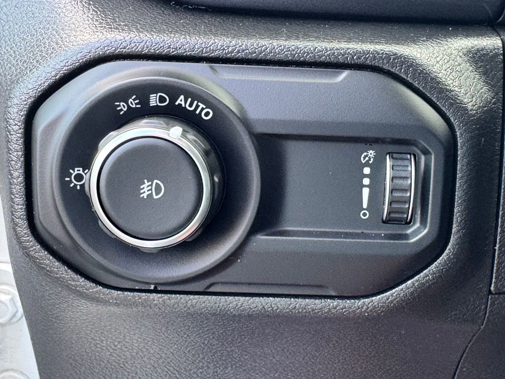 Used 2023 Jeep Wrangler Unlimited Sahara AWD/4WD image 31