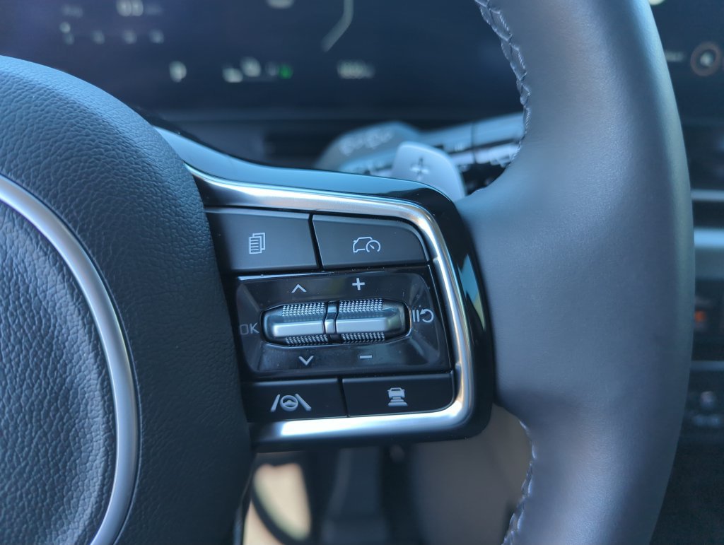 Used 2025 Kia Carnival SX Prestige FWD image 23