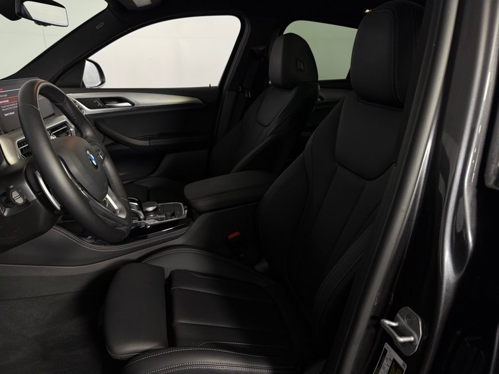 Used 2025 BMW X4 xDrive30i image 22