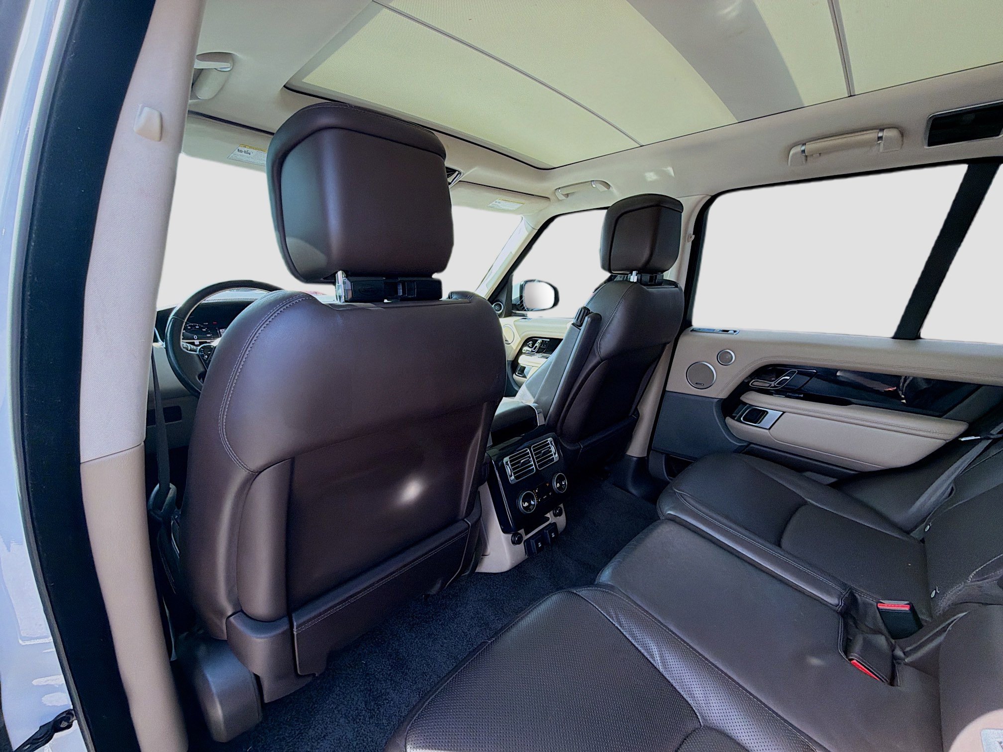 Used 2018 Land Rover Range Rover HSE image 25