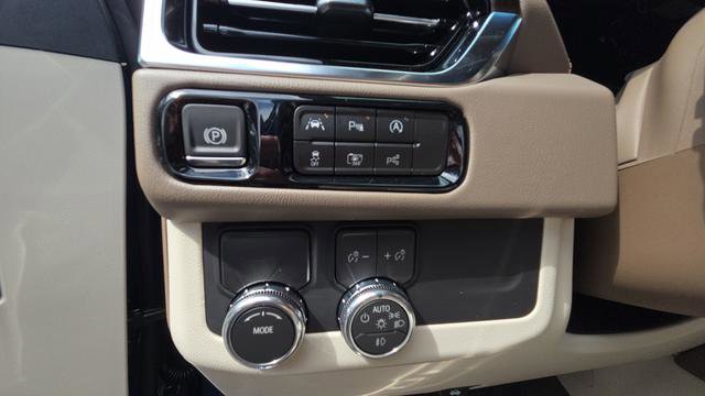 New 2026 GMC Yukon Denali w/ Sun & Power Step Package image 30