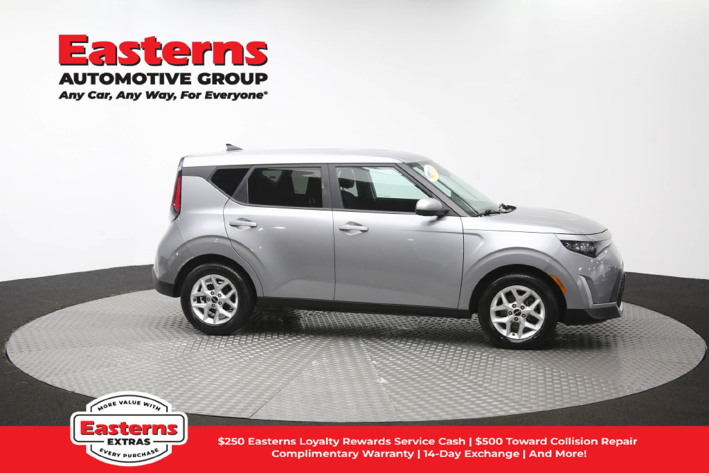 Used 2023 Kia Soul LX w/ LX Technology Package FWD image 47