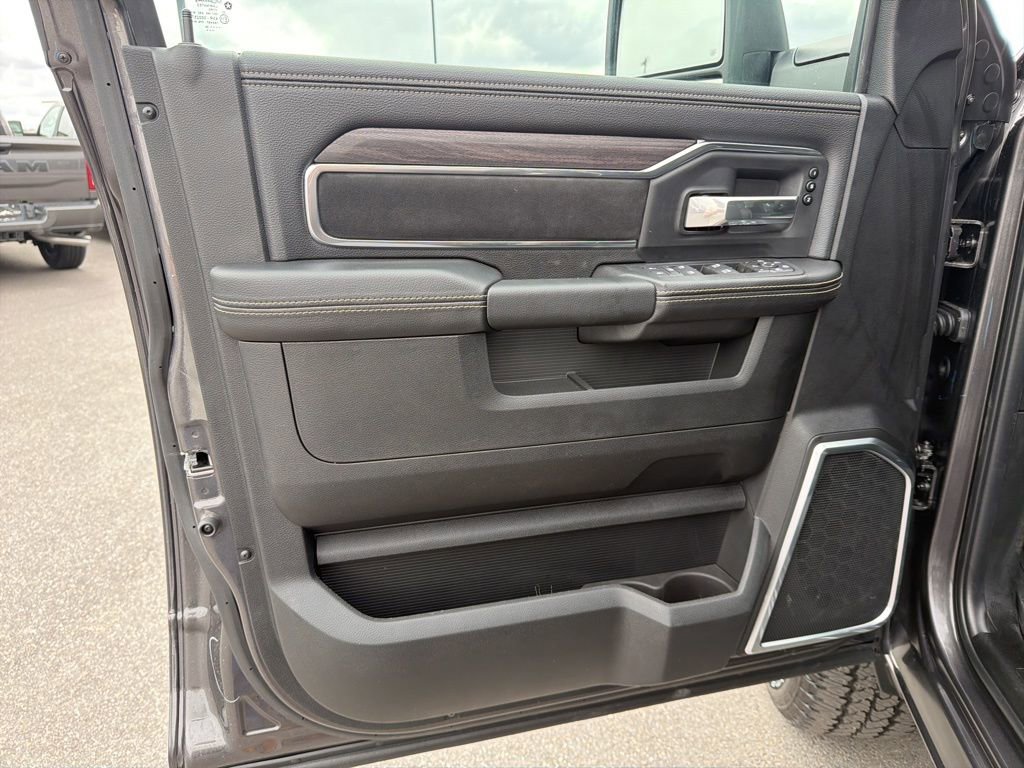 New 2026 RAM 3500 Laramie AWD/4WD image 14