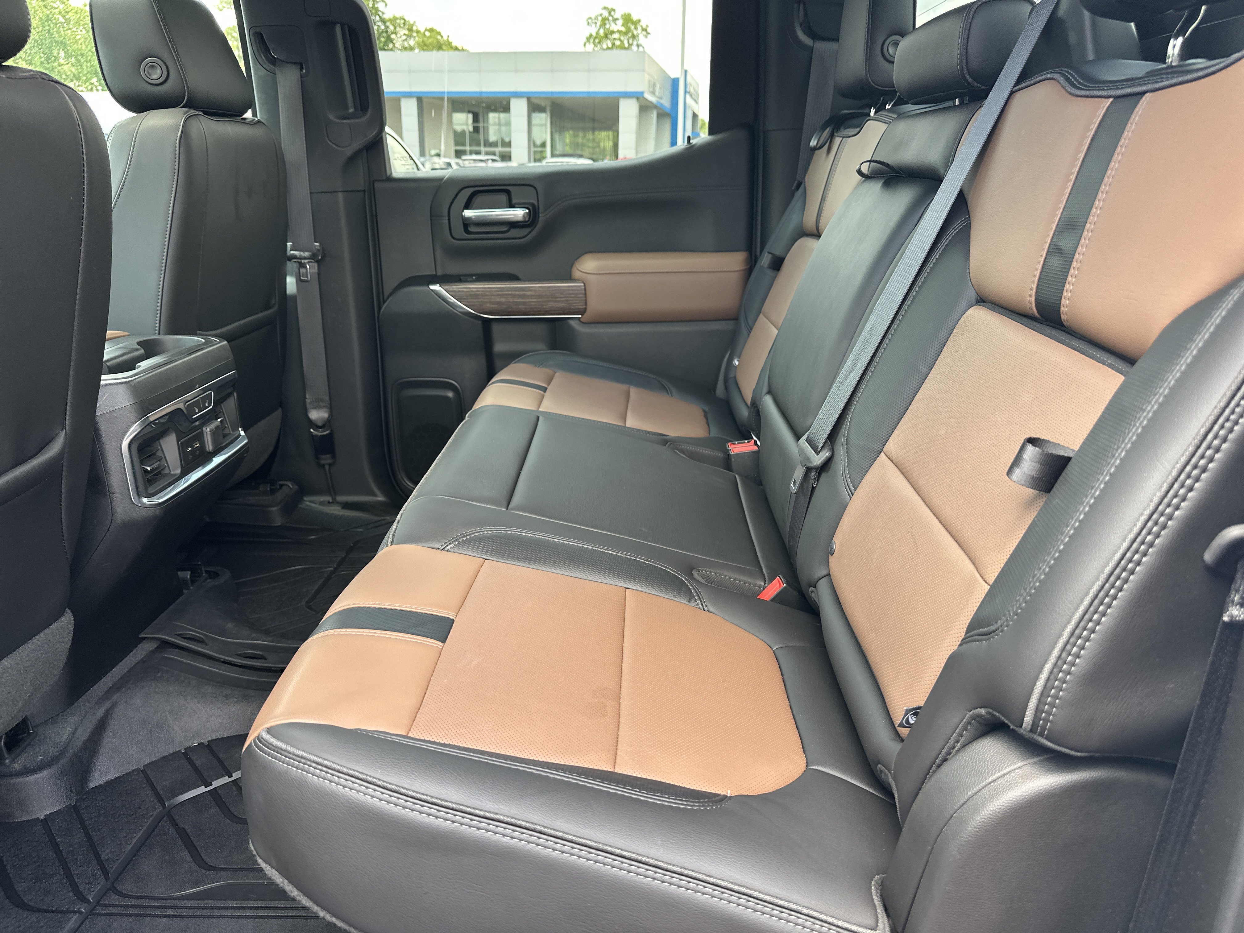 Used 2019 Chevrolet Silverado 1500 High Country w/ Technology Package AWD/4WD image 21