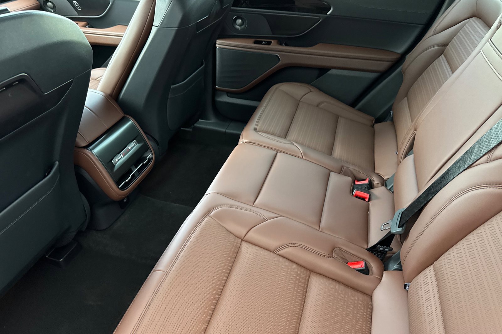 New 2026 Lincoln Nautilus Reserve w/ Jet Appearance Package image 11