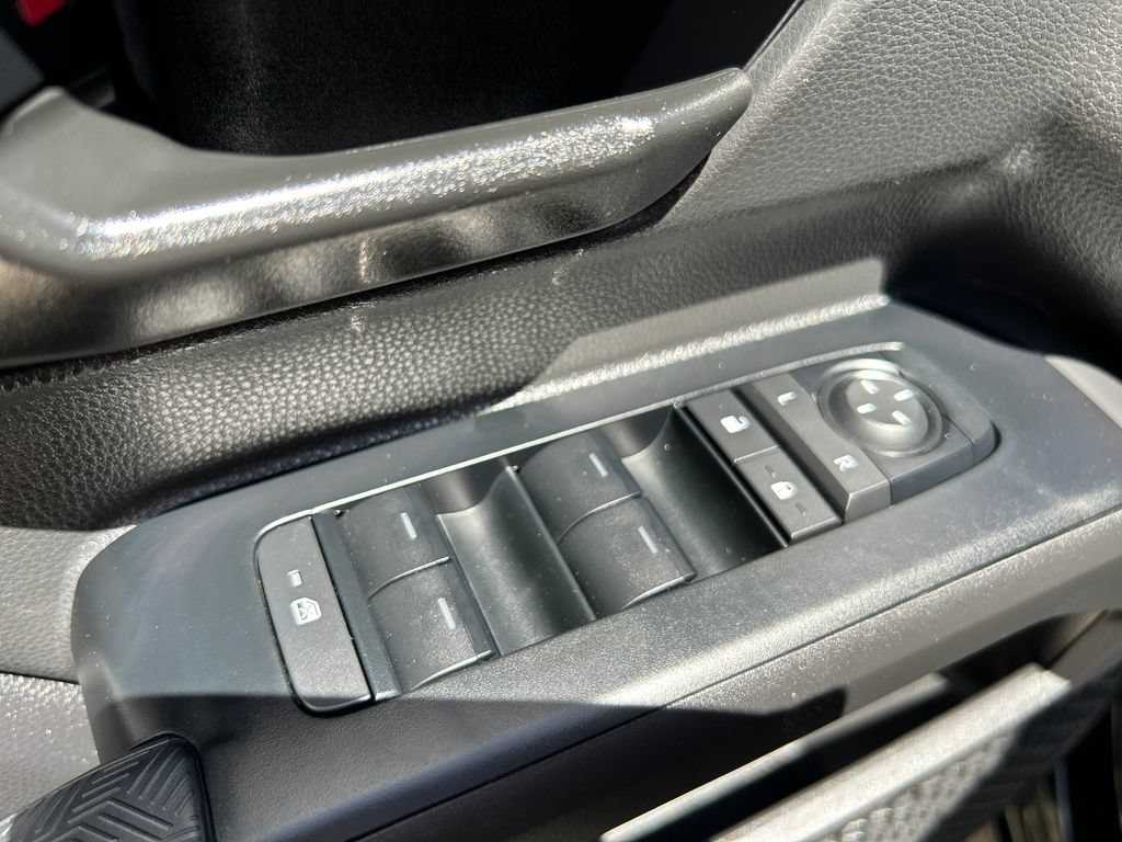 Used 2025 Toyota Tacoma SR5 AWD/4WD image 12