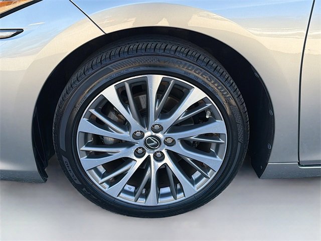 Used 2019 Lexus ES 300h image 41