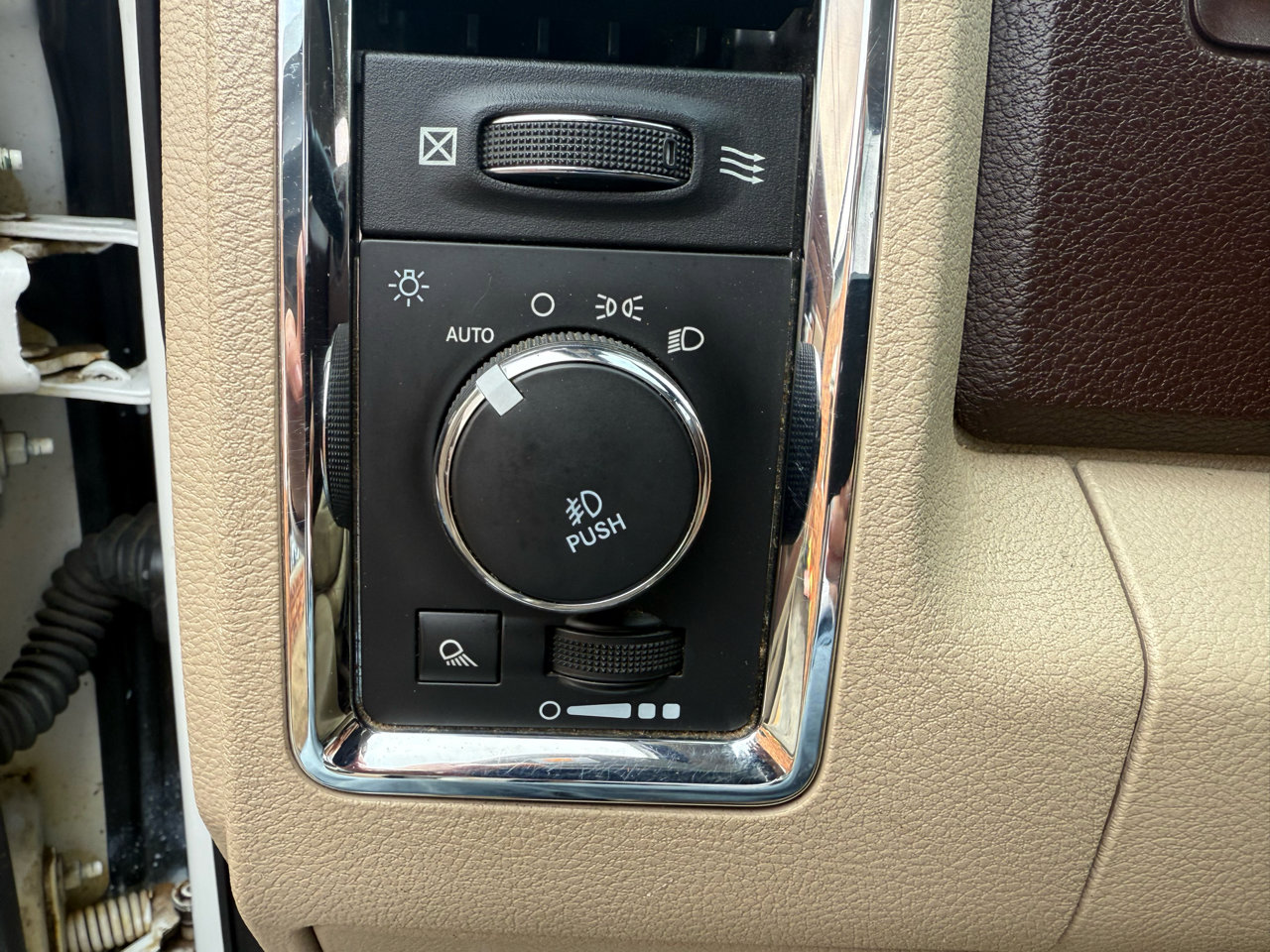 Used 2015 RAM 3500 Laramie w/ Convenience Group image 20