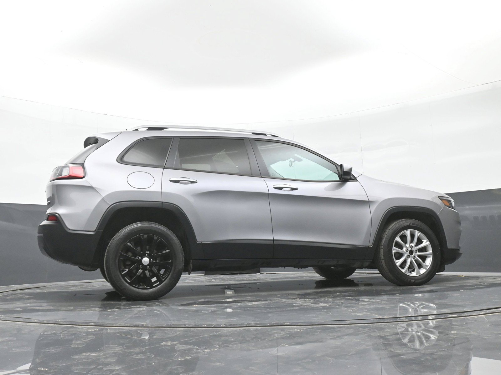 Used 2020 Jeep Cherokee Latitude w/ Cold Weather Group FWD image 40