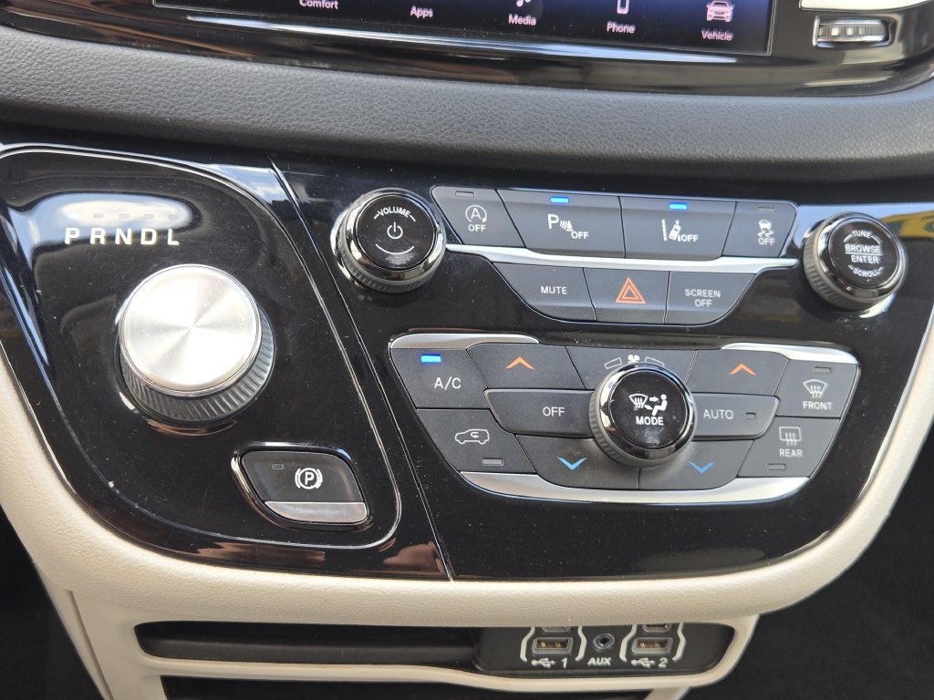 Used 2021 Chrysler Pacifica Touring-L FWD image 15