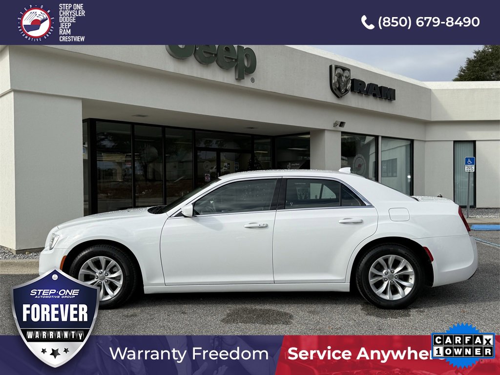 Used 2022 Chrysler 300 Touring image 8
