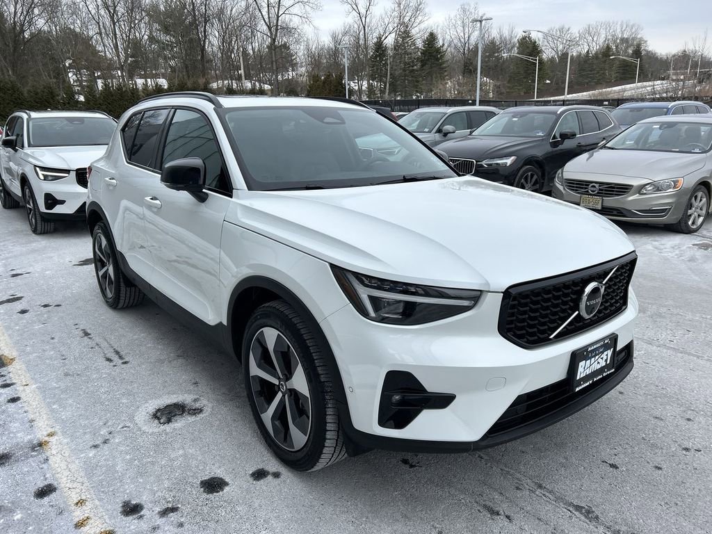 New 2026 Volvo XC40 B5 Plus w/ Protection Package Premier AWD/4WD image 2