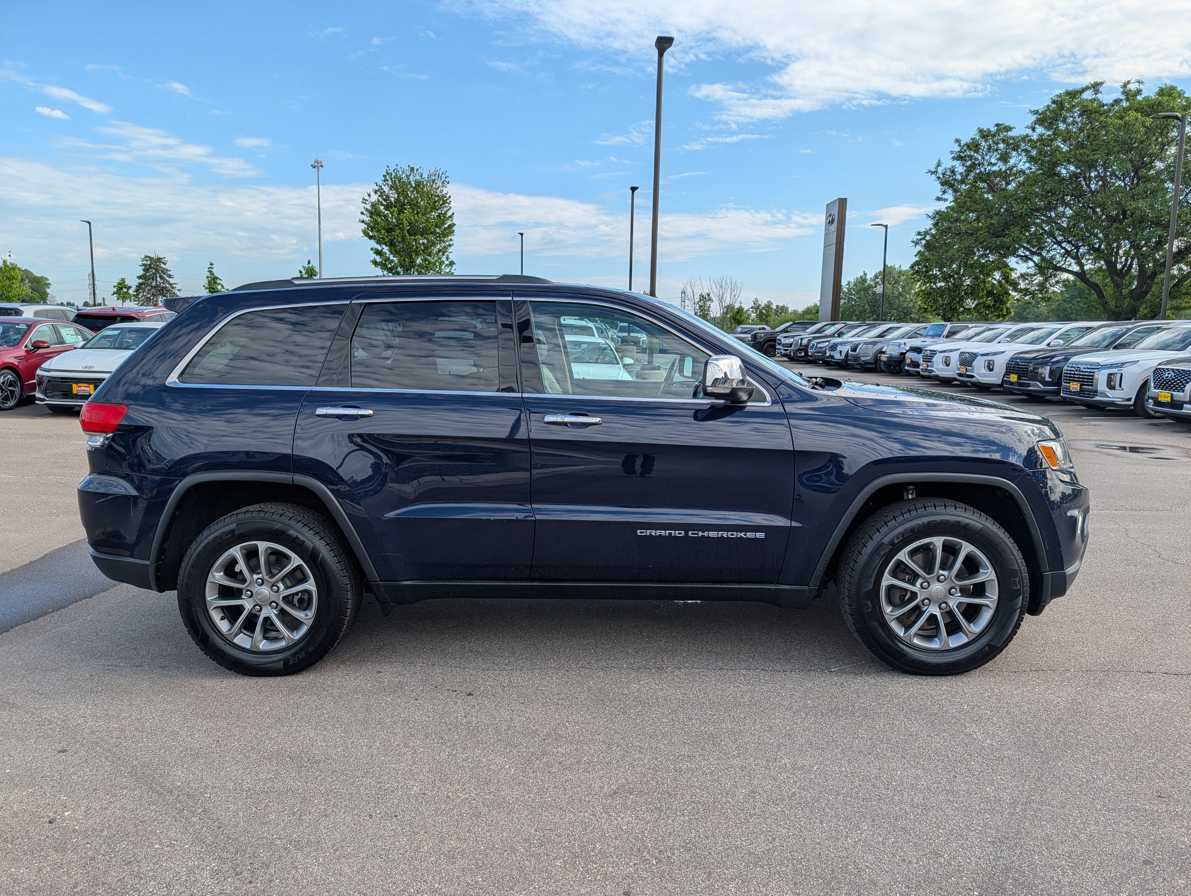 Used 2016 Jeep Grand Cherokee Limited AWD/4WD image 35