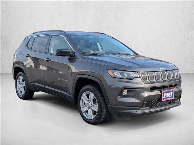 Used 2022 Jeep Compass Latitude image 3