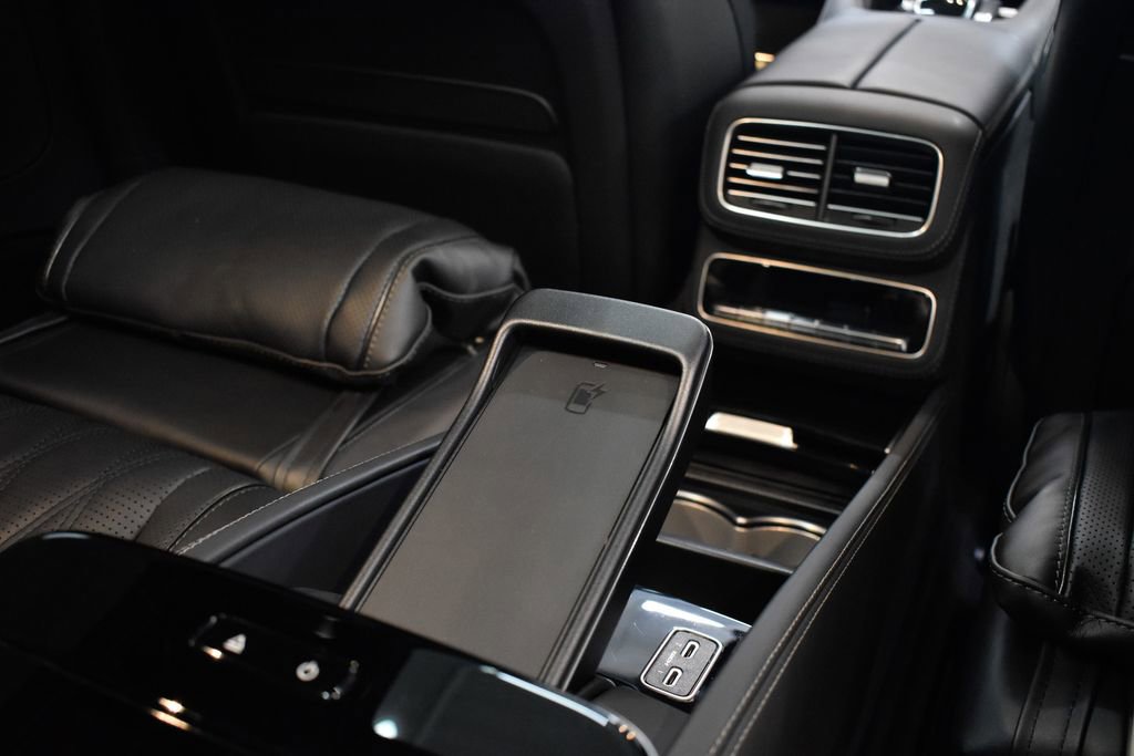Used 2025 Mercedes-Benz Maybach GLS 600 4MATIC image 31