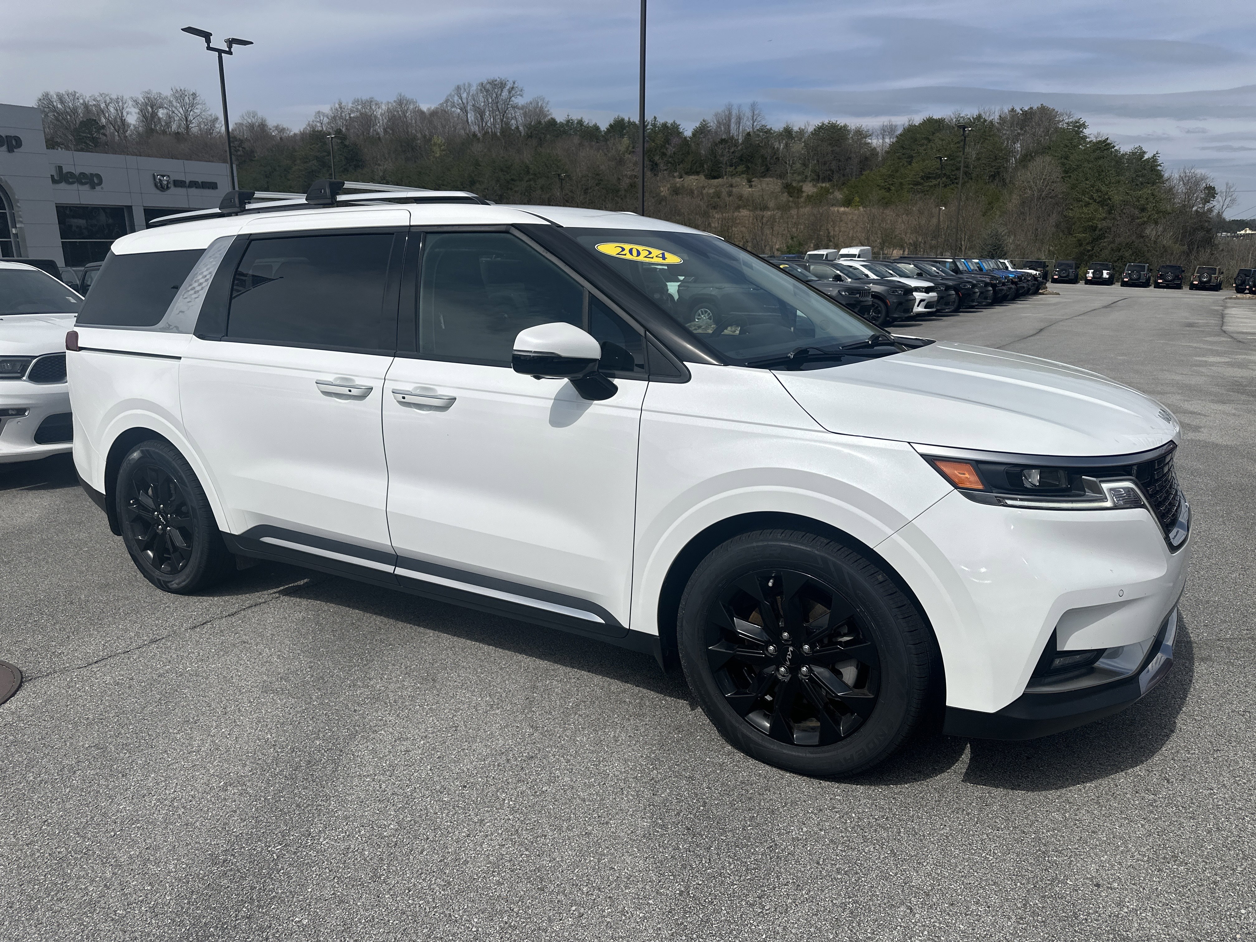 Used 2024 Kia Carnival SX image 5