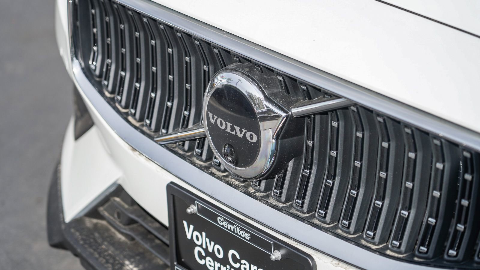 New 2025 Volvo V60 B5 Cross Country Ultra w/ Protection Package Premier image 3