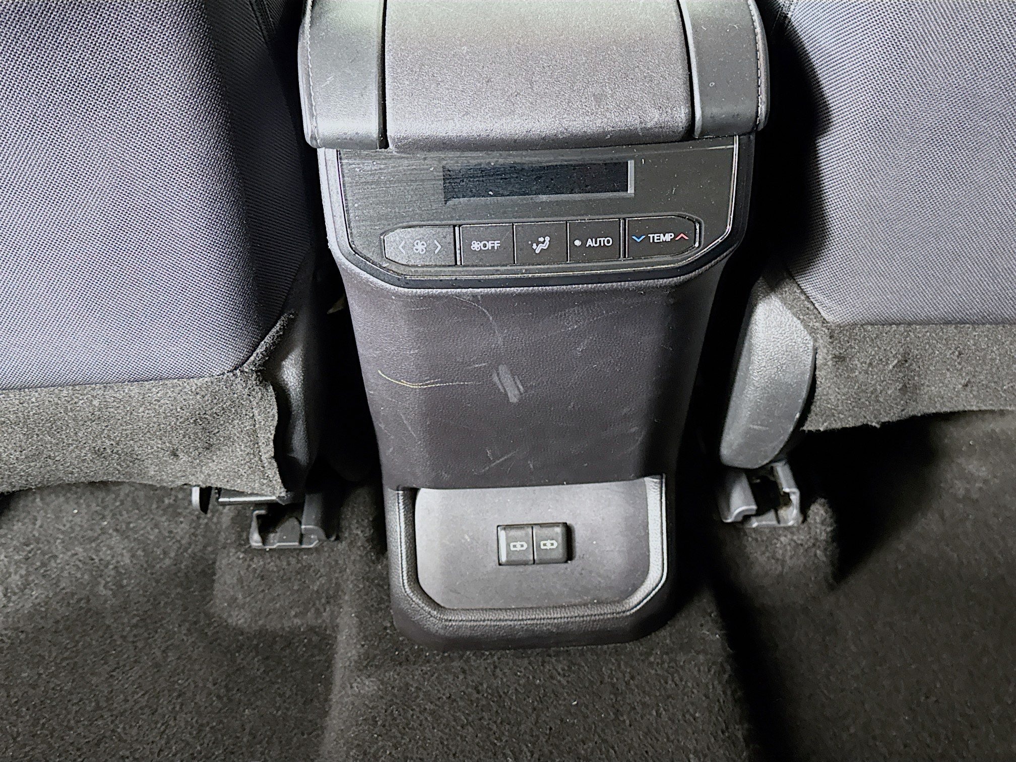 Used 2025 Toyota Highlander LE AWD/4WD image 24